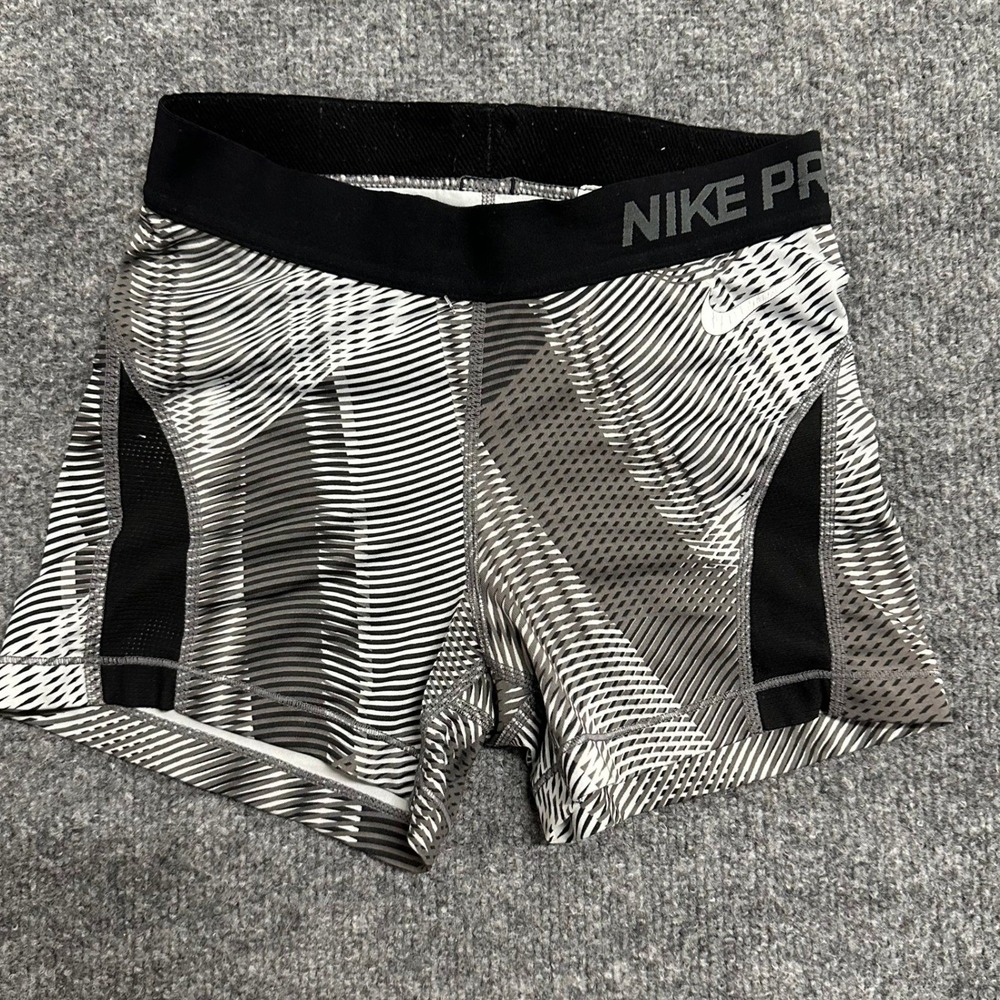 Nike Shorts Womens Size XS Gray Geometric Pro Compression Athletic 725612-010